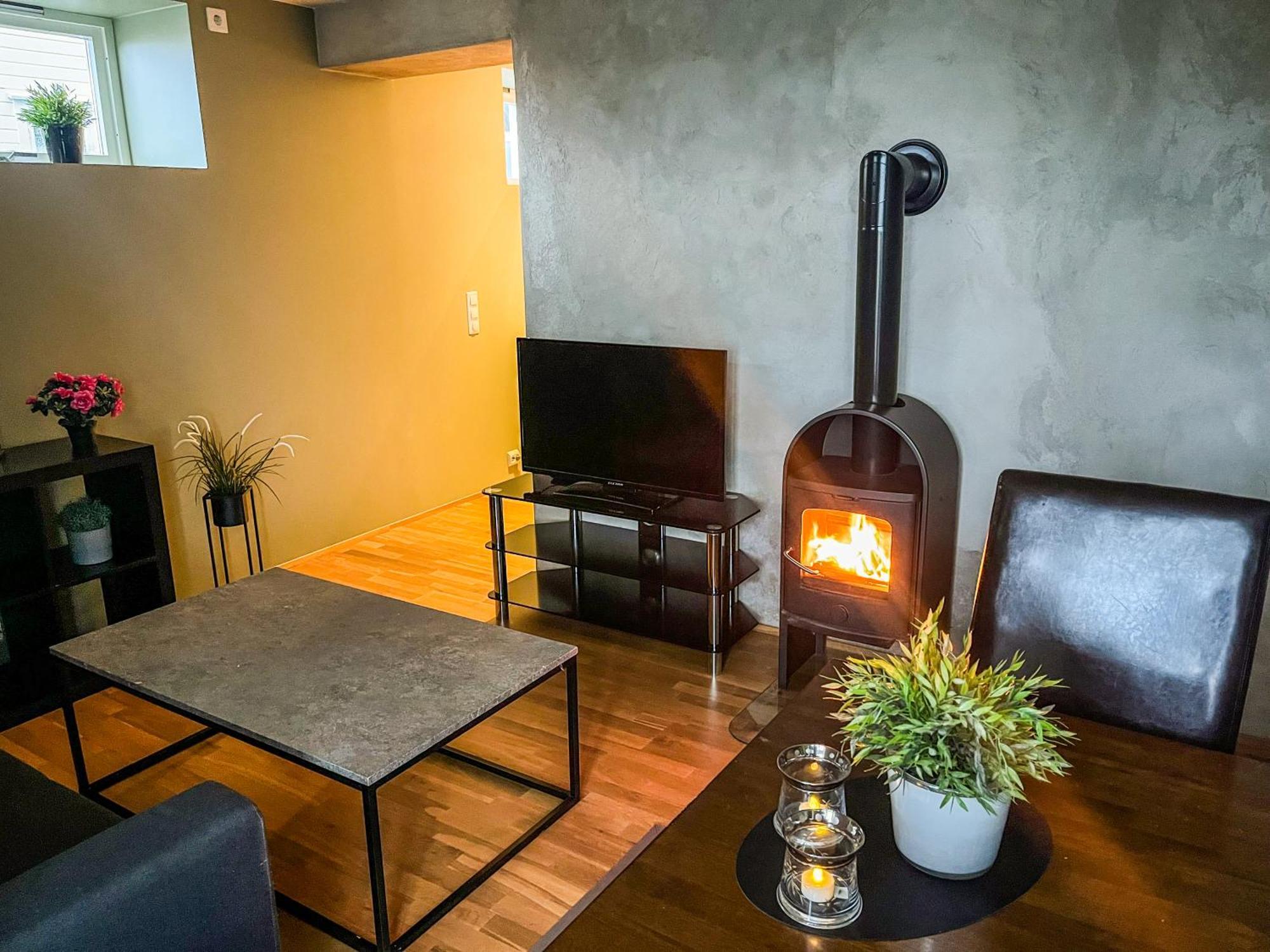 Two-Bedroom City Apartment With Fire Place, Free Parking And Fjordview Terrace - Calm And Central Ålesund Exterior photo